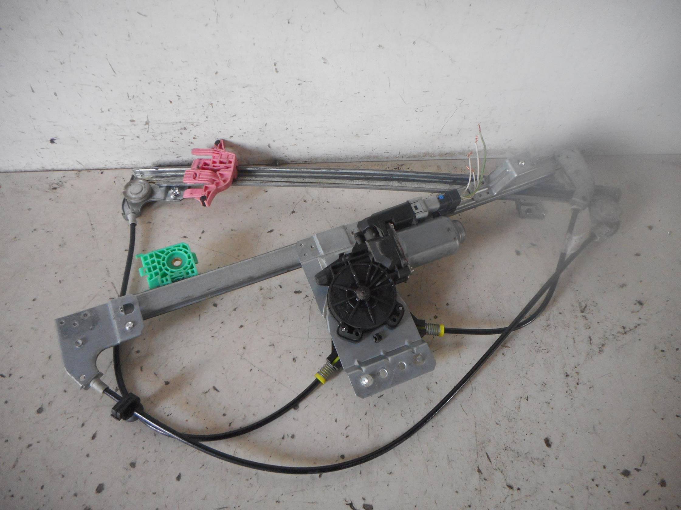 Alzacristallo elettr. porta ant. sx.